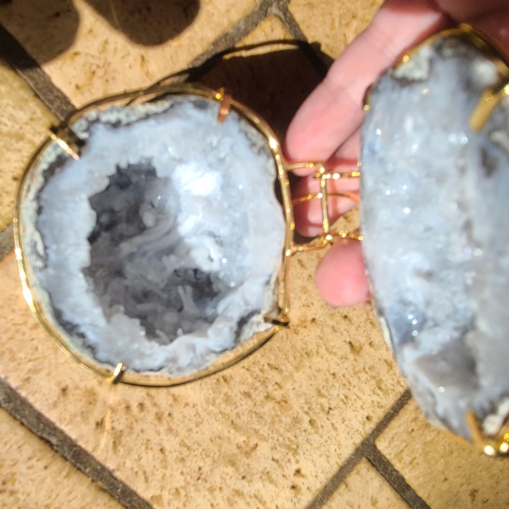LAST ONE!! Baby blue Crystal Geode trinket box 7" diameter Brass findings - Picture 3 of 6